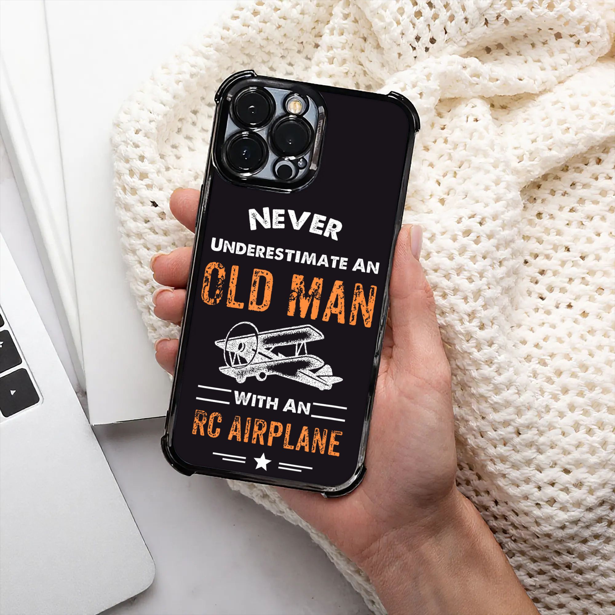 Phone Cases Arc - อย่าประมาทคนแก่ที่มีเคสโทรศัพท์ลายเครื่องบินบังคับวิทยุ เคสโทรศัพท์เคลือบด้วยกระบวนการชุบไฟฟ้าสำหรับ iPhone หลากหลายรุ่น
