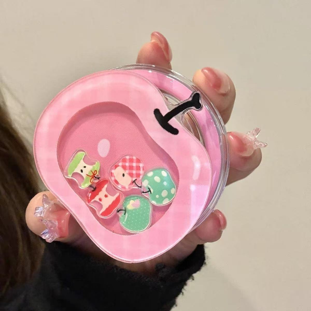 Phone Cases Quirky - เคสโทรศัพท์แบบพับได้พร้อมที่วางแม่เหล็กสำหรับ iPhone ลายการ์ตูนแอปเปิ้ลเชค ใช้กับ MagSafe ได้